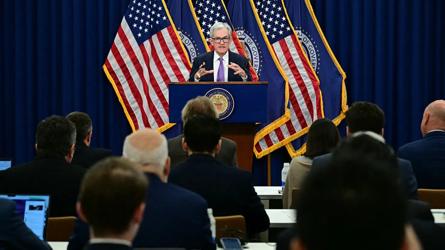 Fed hạ lãi suất như kỳ vọng, không cam kết giảm thêm vào kỳ họp tới Fed hạ lãi suất như kỳ vọng, không cam kết giảm thêm vào kỳ họp tới