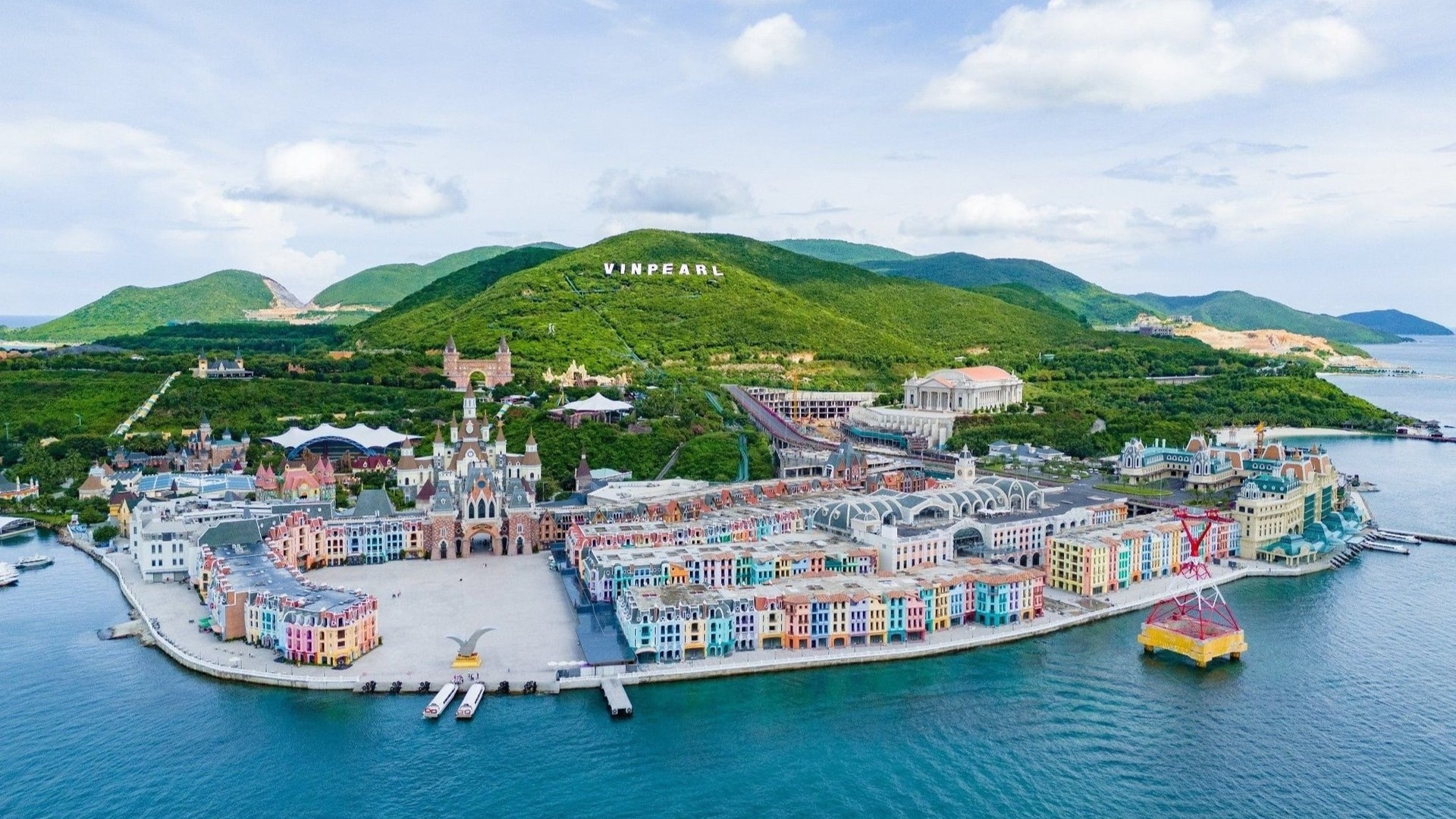 Doanh thu Vinpearl đạt 12.700 tỷ đồng sau 9 tháng, lợi nhuận tăng mạnh nhờ mảng khách sạn và giải trí