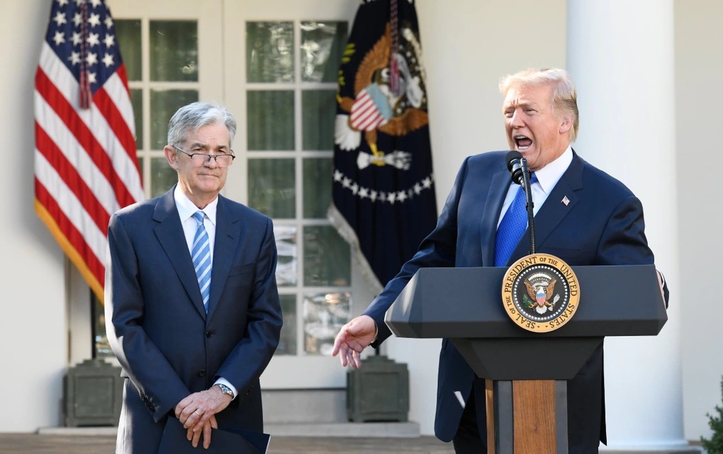 Ông Trump chỉ trích Chủ tịch Fed là “IQ thấp”, giữ lãi suất cao là “phá hoại” nước Mỹ, dọa tìm người chế chỗ Ông Trump chỉ trích Chủ tịch Fed là “IQ thấp”, giữ lãi suất cao là “phá hoại” nước Mỹ, dọa tìm người chế chỗ