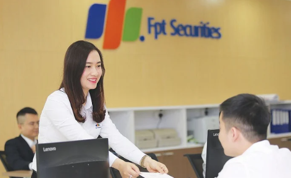 Sếp FPTS tính "xả" hơn 700.000 cổ phiếu FTS Sếp FPTS tính "xả" hơn 700.000 cổ phiếu FTS