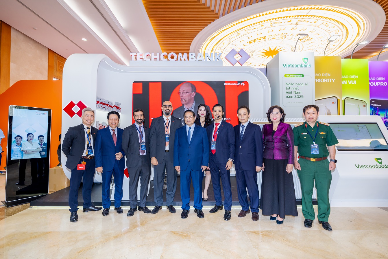 Techcombank khai phóng sức mạnh chuyển đổi số, giới thiệu giải pháp đột phá tại sự kiện chuyển đổi số ngành Ngân hàng 2025 Techcombank khai phóng sức mạnh chuyển đổi số, giới thiệu giải pháp đột phá tại sự kiện chuyển đổi số ngành Ngân hàng 2025