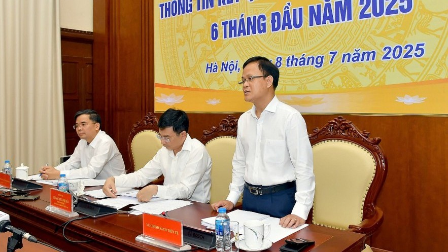 Lãnh đạo NHNN nêu lý do tiền đồng mất giá dù USD yếu đi