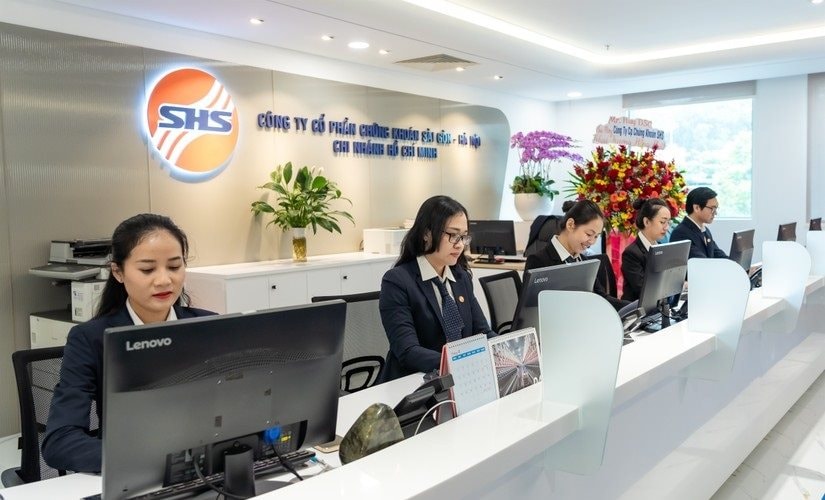 Nhân viên SHS sắp được mua cổ phiếu giá rẻ bằng 1/3 thị trường Nhân viên SHS sắp được mua cổ phiếu giá rẻ bằng 1/3 thị trường