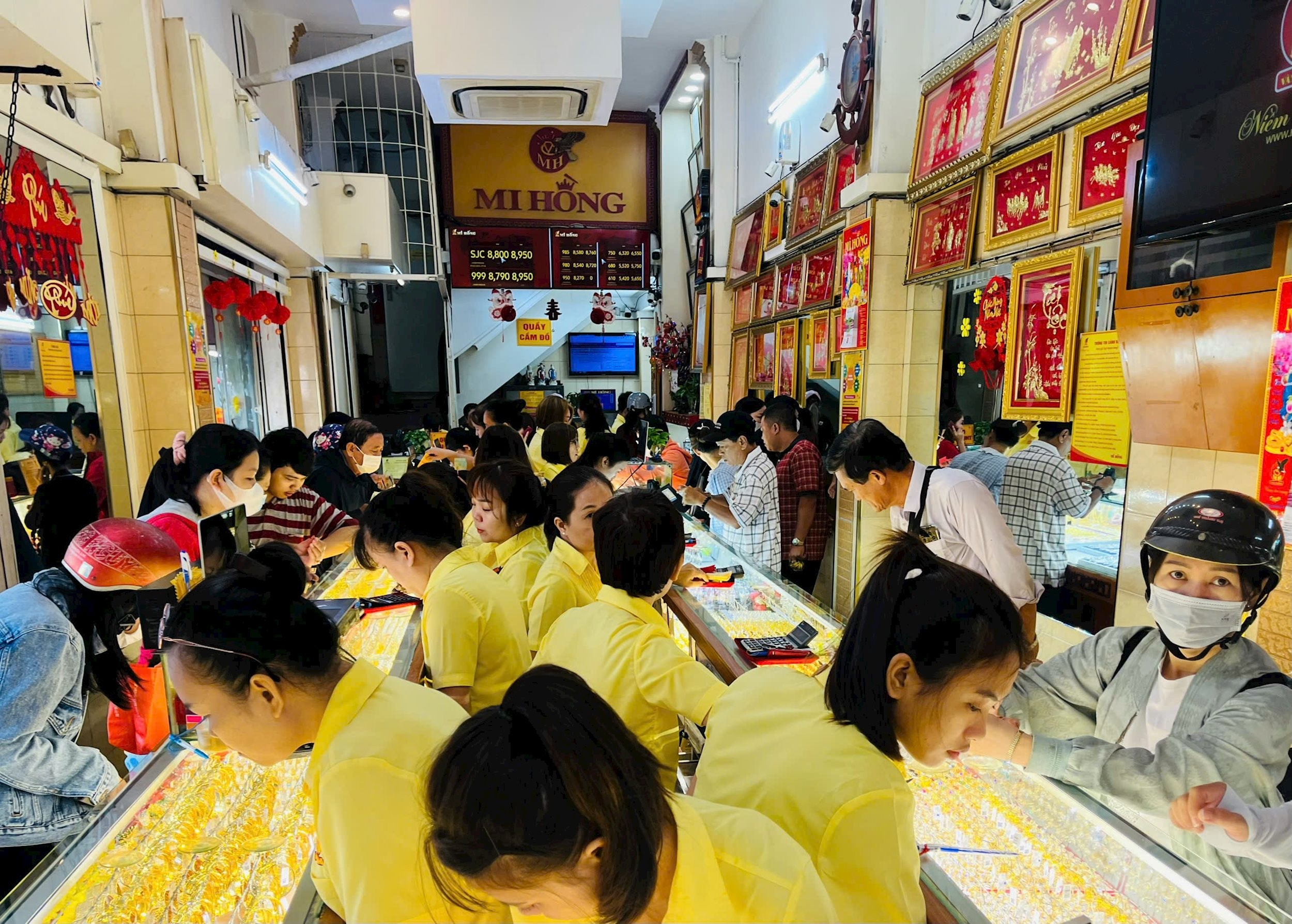 NHNN đang nghiên cứu lập sàn giao dịch vàng NHNN đang nghiên cứu lập sàn giao dịch vàng