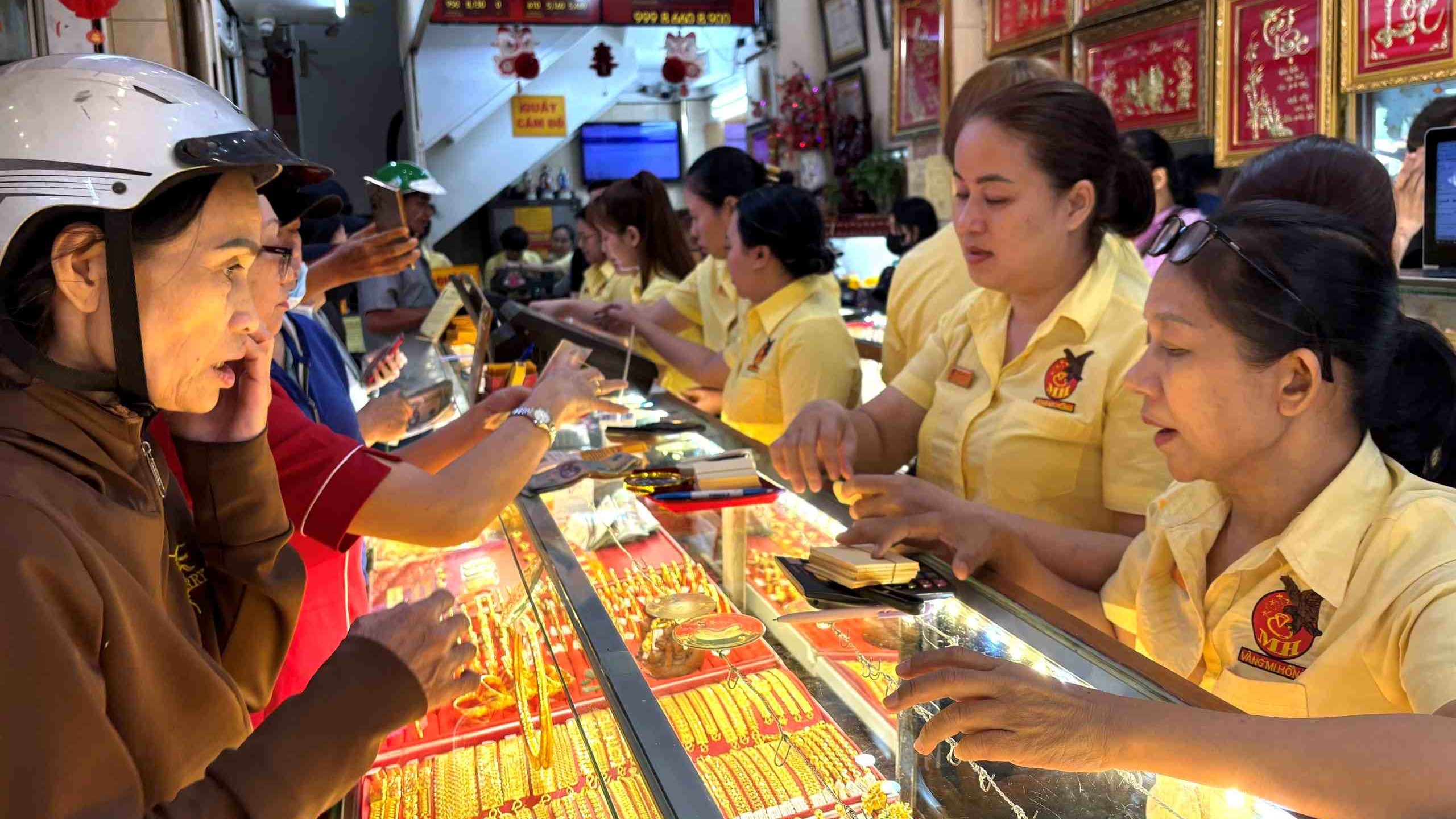 Chính phủ yêu cầu đánh thuế thu nhập từ mua bán vàng để hạn chế đầu cơ