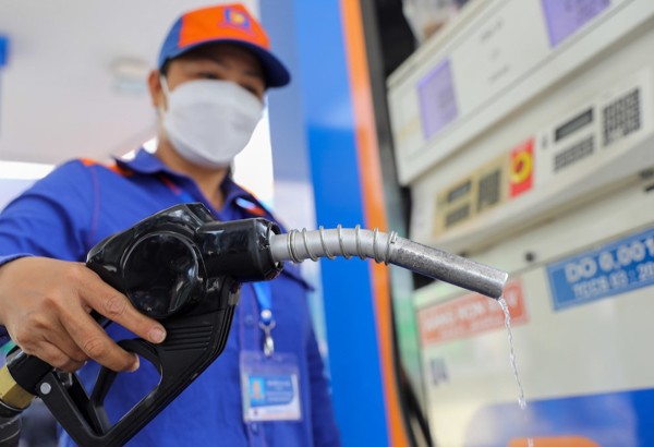 Bộ Công Thương đề xuất cho doanh nghiệp tự quyết giá bán lẻ xăng dầu