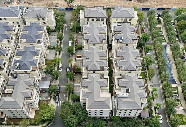 Thị trường nhà liền thổ TP.HCM quý 4/2025: Giá giảm một nửa, tiêu thụ tăng gấp 20 lần