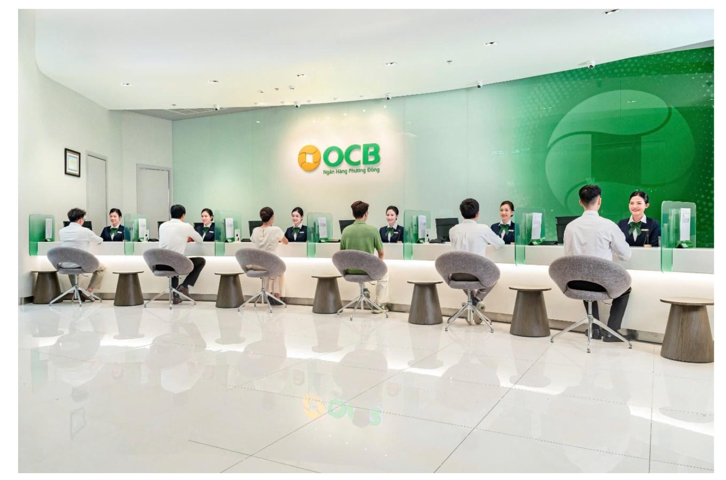 Chỉ hơn 2 tuần triển khai, chương trình đã thu hút hàng nghìn khách hàng tham gia tại các điểm giao dịch OCB toàn quốc Chỉ hơn 2 tuần triển khai, chương trình đã thu hút hàng nghìn khách hàng tham gia tại các điểm giao dịch OCB toàn quốc