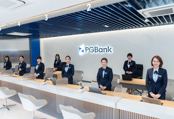 11 nhà đầu tư bạo chi 1.300 tỷ đồng mua cổ phiếu "ế" của PGBank