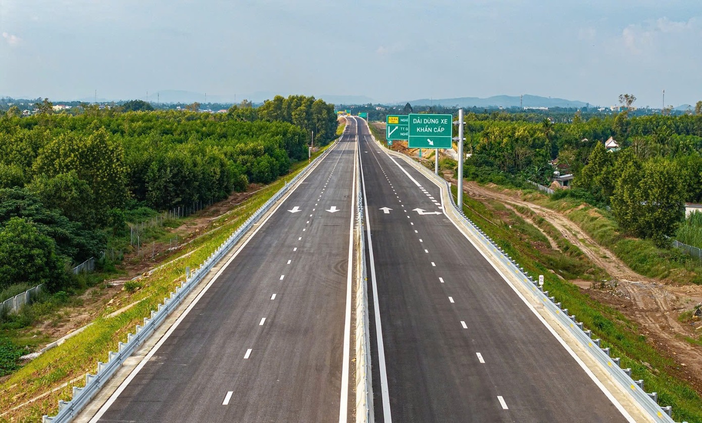 Chính thức thông xe cao tốc tuyến cao tốc hơn 20.000 tỷ đồng do Đèo Cả làm chủ đầu tư Chính thức thông xe cao tốc tuyến cao tốc hơn 20.000 tỷ đồng do Đèo Cả làm chủ đầu tư