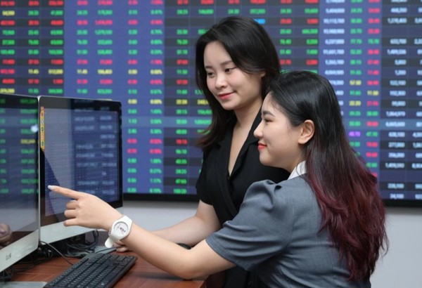 Chứng khoán phiên khai xuân 2026: Tăng hay giảm?