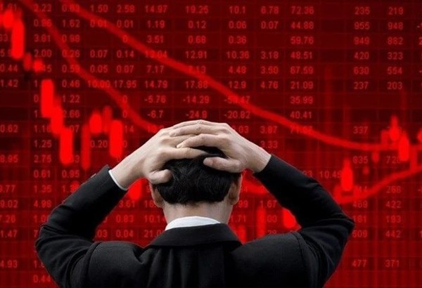 Buồn của cổ đông CTCK: Lãi kỷ lục nhưng giá cổ phiếu giảm sâu, có mã "chia đôi" từ đỉnh