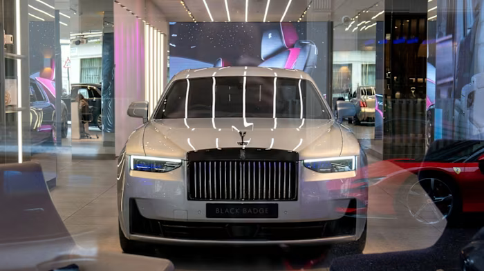 Rolls-Royce thông báo tiếp tục sản xuất xe xăng sau năm 2030 (Ảnh: Financial Times)