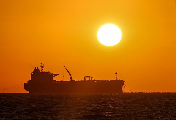 Rủi ro nằm dưới "đáy thùng dầu"