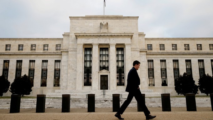 Giá dầu tăng vọt, Fed có thể phải trì hoãn chu kỳ hạ lãi suất