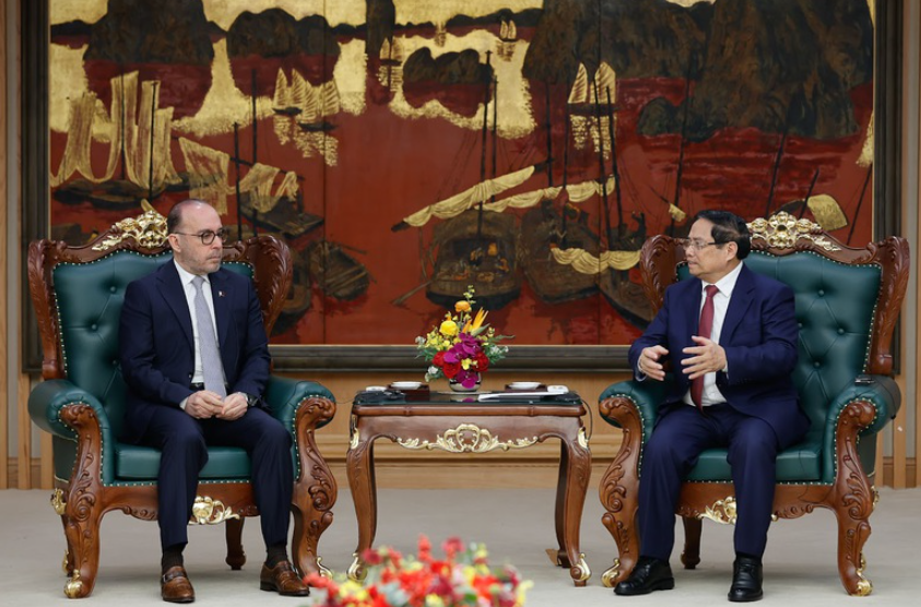 Thủ tướng Phạm Minh Chính tiếp Đại sứ Nhà nước Qatar tại Việt Nam Khalid Ali Abdullah Abel (Ảnh: VGP)