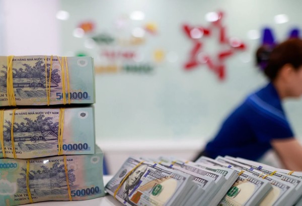 Loạt 'bank' trả lãi tiết kiệm trên 8%, cuộc đua hút vốn ngân hàng thêm nóng