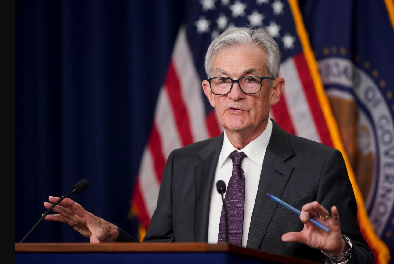 Fed có thể giữ nguyên lãi suất ở mức 3,5% – 3,75% sau cuộc họp chiều ngày 17/3 (Ảnh: Bloomberg)