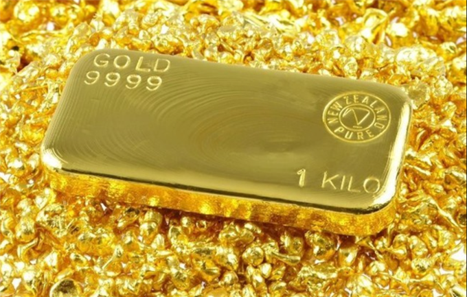 Giá vàng hôm nay 12/12: "Xuyên phá" mốc 2.700 USD/ounce