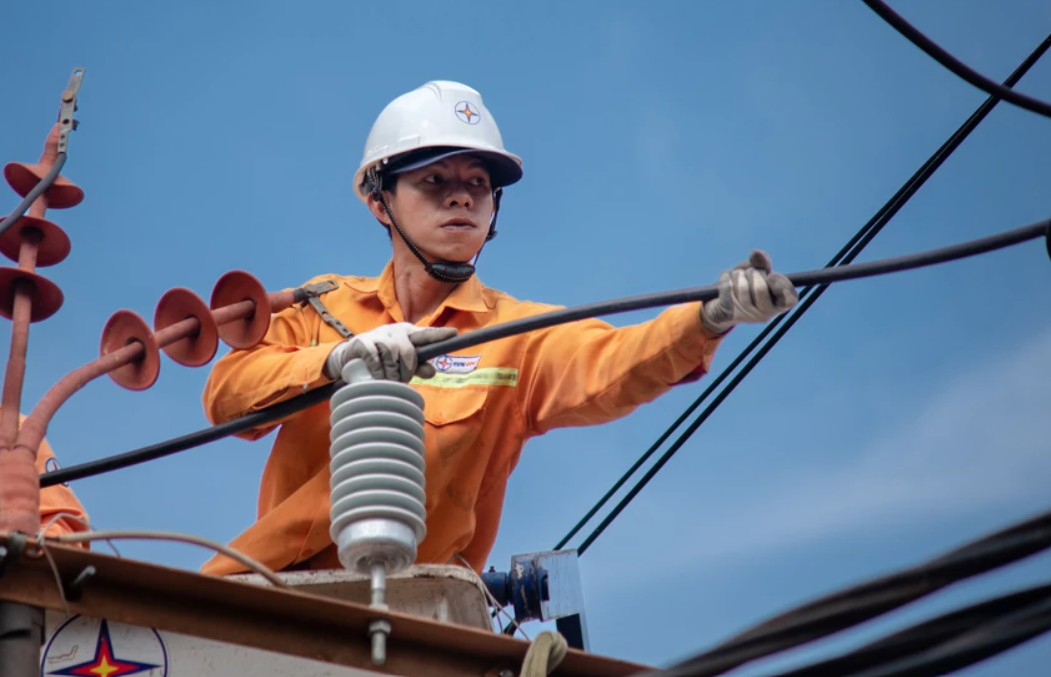 EVN dứt mạch thua lỗ nhờ tăng giá điện