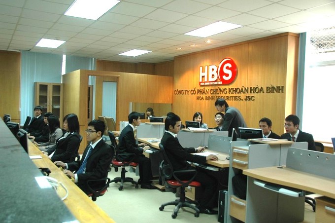 Cổ phiếu HBS chạm đáy 1 năm, sếp Chứng khoán Hoà Bình muốn gom 13% vốn công ty