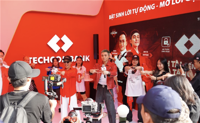 TECHCOMBANK TIẾP TỤC LÀ NHÀ ĐỒNG ĐẦU TƯ CONCERT ANH
TRAI VƯỢT NGÀN CHÔNG GAI DAY 3,4.