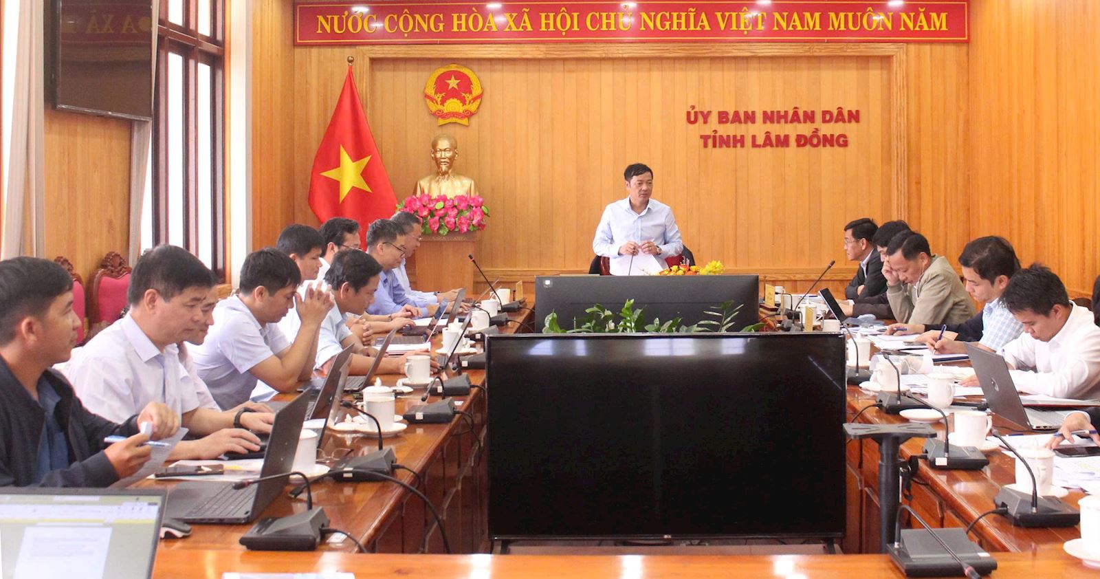 Lãnh đạo UBND tỉnh Lâm Đồng làm việc với EVNGENCO1 về đề xuất đầu tư cụm dự án năng lượng xanh 34.000 tỷ đồng Lãnh đạo UBND tỉnh Lâm Đồng làm việc với EVNGENCO1 về đề xuất đầu tư cụm dự án năng lượng xanh 34.000 tỷ đồng