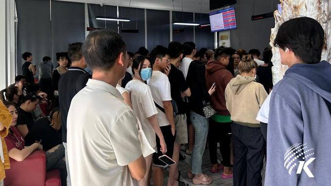 Người dân Campuchia hoảng loạn đi rút tiền, sau khi Mỹ cáo buộc “đế chế” Huione là đầu mối rửa tiền lớn nhất Đông Nam Á