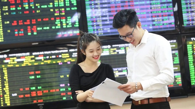 Nâng hạng chứng khoán: 12 cổ phiếu sắp đón dòng vốn tỷ USD từ khối ngoại