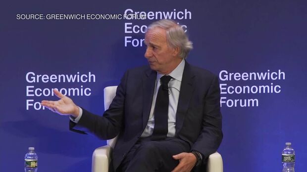 Tỷ phú Ray Dalio cho rằng vàng nên chiếm 15% tỷ trọng danh mục đầu tư (Nguồn: CNBC) Tỷ phú Ray Dalio cho rằng vàng nên chiếm 15% tỷ trọng danh mục đầu tư (Nguồn: CNBC)