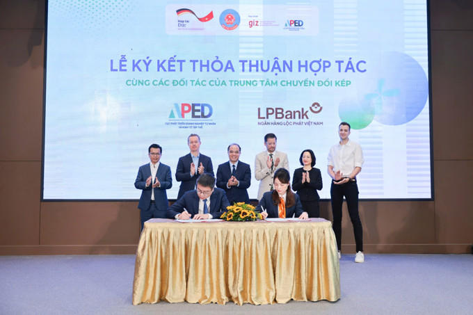 LPBank ký kết hợp tác chiến lược với APED: Chung tay thúc đẩy chuyển đổi số – xanh cho doanh nghiệp Việt Nam