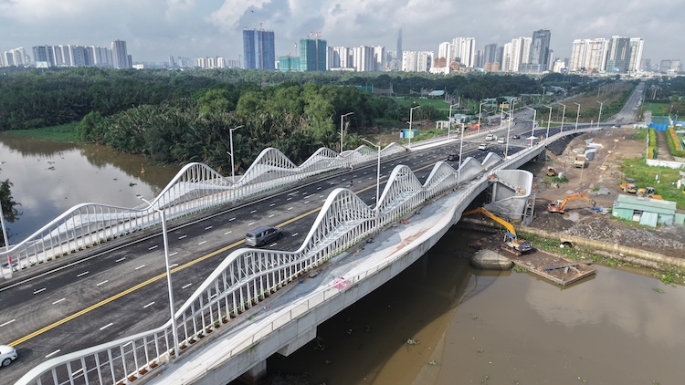 Sự kiện có ý nghĩa quan trọng trong việc hoàn thiện hạ tầng khu Đông, góp phần giải quyết bài toán giao thông cho người dân. 
