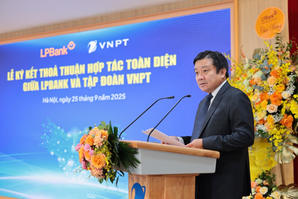Ông Huỳnh Quang Liêm, Thành viên HĐTV kiêm Tổng Giám đốc Tập đoàn VNPT phát biểu tại sự kiện.