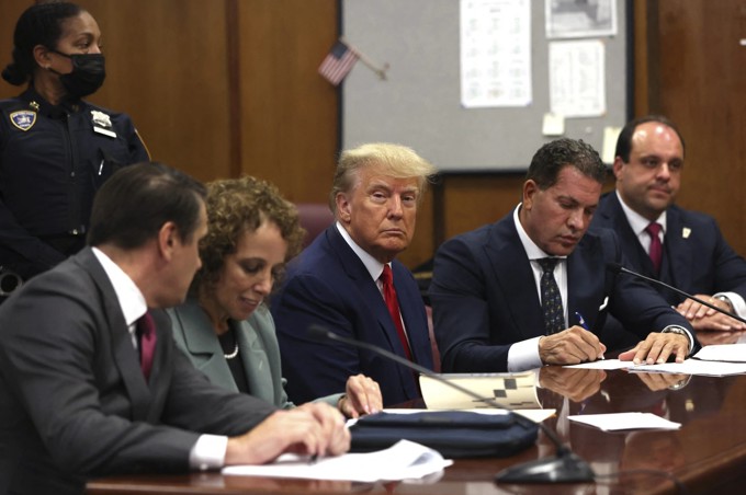 Chờ phán quyết Tòa Tối cao Mỹ về thuế quan của ông Trump