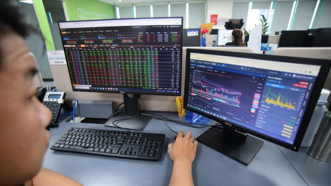 Ngành ngân hàng "bốc hơi" 100.000 tỷ đồng vốn hóa
trong tháng 10: BIDV rớt khỏi top 2, MBBank và Eximbank lao dốc