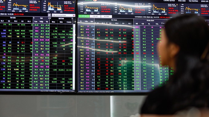 VanEck Vietnam ETF sắp cơ cấu danh mục: Giảm tỷ trọng VIC, mua mạnh cổ phiếu ngân hàng, chứng khoán