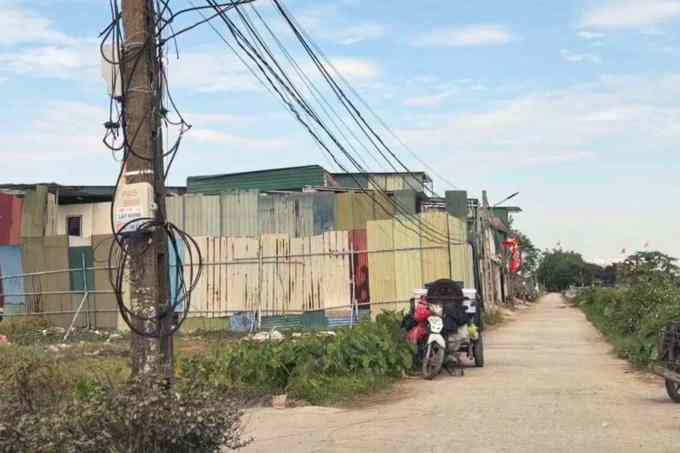 Đất nông nghiệp ngoại thành Hà Nội bị lấn chiếm, cò môi giới biến ruộng đồng thành nhà xưởng, người mua gánh rủi ro pháp lý