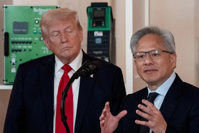 Ông Trump để Nvidia bán chip AI H200 sang Trung Quốc
