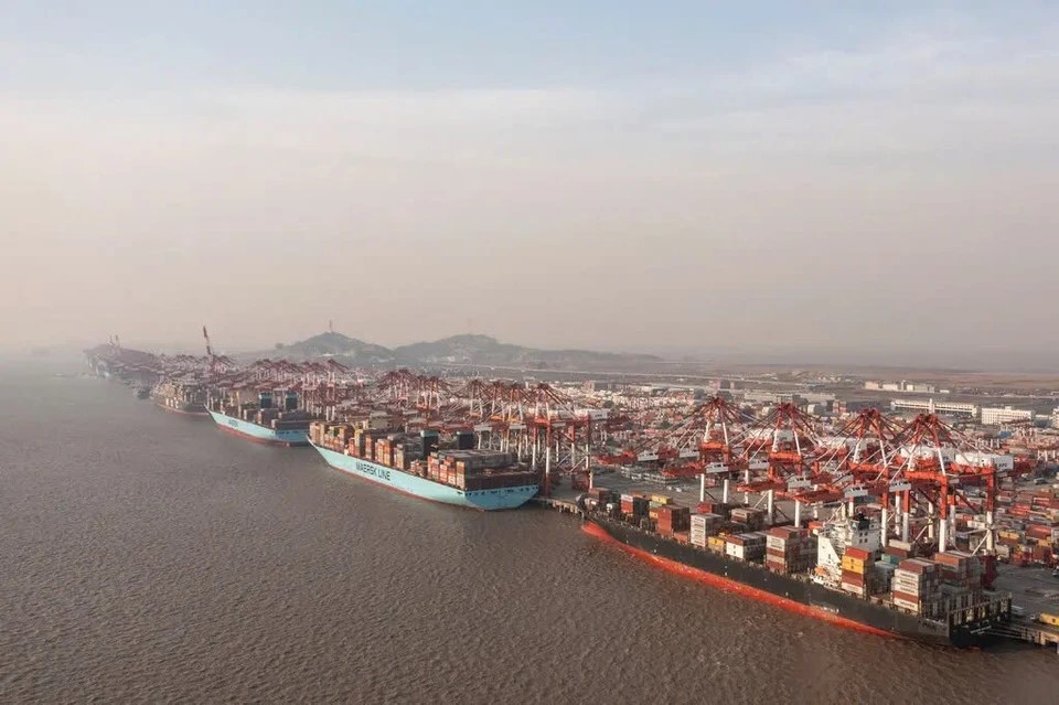 Cảng Dương Sơn ở Thượng Hải, Trung Quốc. Ảnh: New York Times.