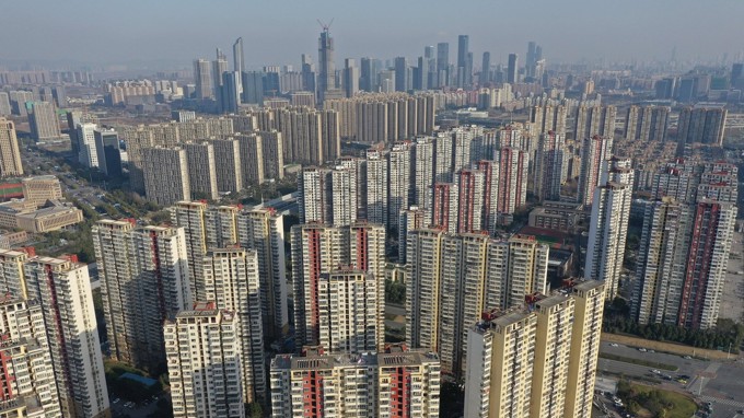 Bất động sản Trung Quốc chìm sâu trong khủng hoảng, ngay cả những cái tên khoẻ mạnh nhất cũng ngộp thở, nguy cơ sụp đổ hàng loạt
