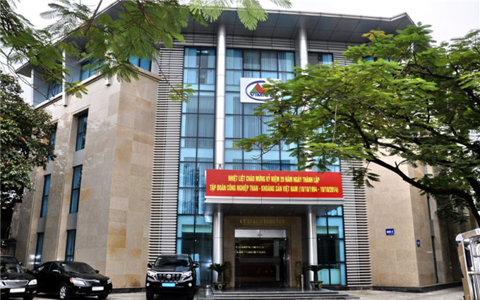 Cổ phiếu liên tục phá đỉnh, loạt lãnh đạo KSV tranh thủ chốt lời