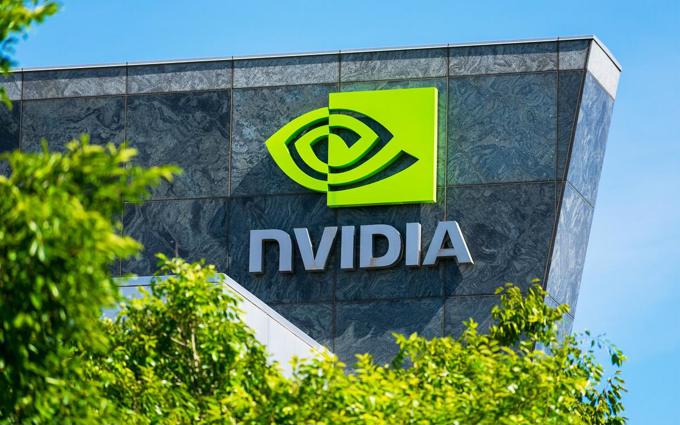 Nvidia giữ vững ngôi vương trong cuộc đua AI, nhưng áp lực đang gia tăng