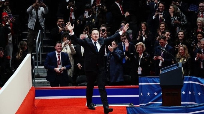 Từ chối Elon Musk, quan chức Mỹ bị cho nghỉ việc