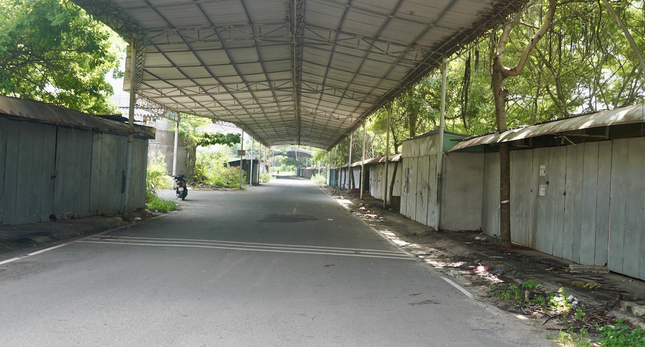 Bên trong khu đất sắp đấu giá. Ảnh: NLĐ.