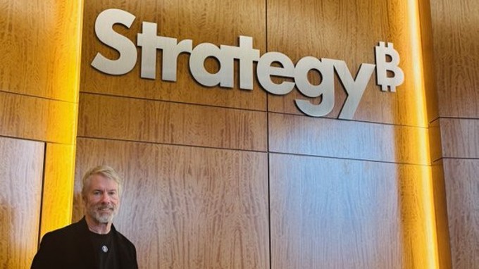 Công ty của tỷ phú "cuồng" Bitcoin Michael Saylor đổi tên thành Strategy₿