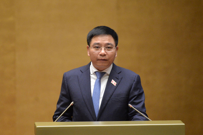 Bộ trưởng Bộ Tài chính Nguyễn Văn Thắng Trình bày Tờ trình tại phiên họp (Ảnh: Đại biểu Nhân dân)