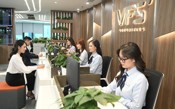 Chứng khoán Nhất Việt (VFS) tạm dừng chào bán 120 triệu cổ phiếu cho cổ đông
