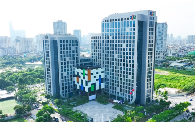 Bị khối ngoại xả ròng 5.000 tỷ đồng, vốn hóa "bốc hơi" 1,2 tỷ USD, chuyện gì đang xảy ra với cổ phiếu FPT?