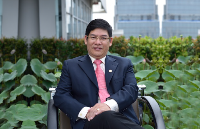 Cựu Phó Chủ tịch HDBank muốn "xả" sạch 60 triệu cổ phiếu HDB