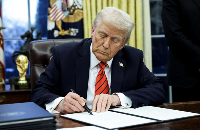 Chứng khoán Mỹ ngấm đòn thuế quan: Apple ra mắt chip mạnh nhất từng chế tạo nhưng giá cổ phiếu vẫn lao dốc, nỗi lo suy thoái lan rộng